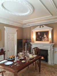 Pablo Perez has created this wonderful dining room. The ceiling feature is PAN18 and the fireplace is a copy of one by William Kent, PF25, OM21 fireplace set and PAN18 on the ceiling